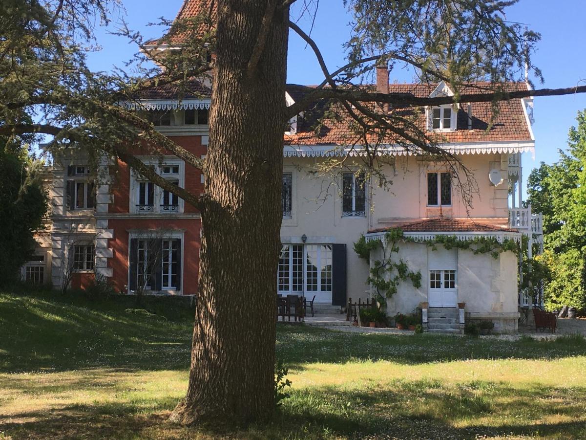 לינה וארוחת בוקר Saint-Séverin Manoir De L'Epine מראה חיצוני תמונה